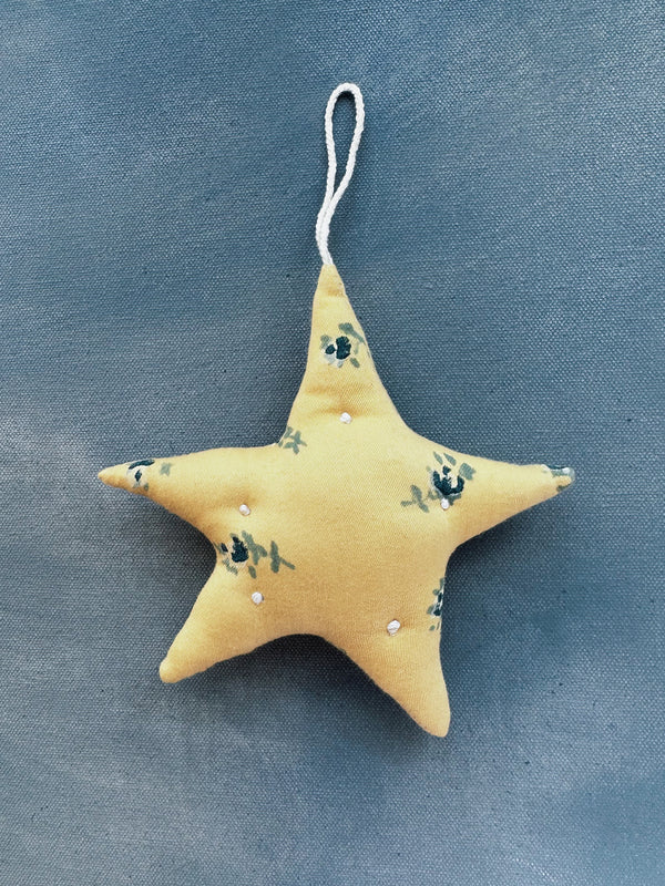 Star Ornament, Ditsy Rose Straw
