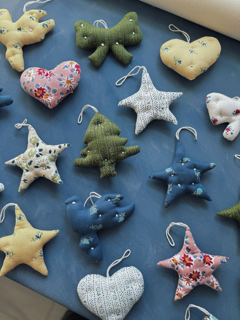 Star Ornament, Ditsy Rose Lake