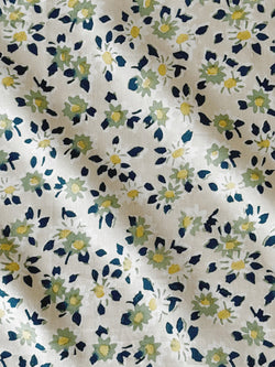 Flat Sheet in Small Daisy Hillside