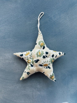 Star Ornament, Small Daisy Hillside