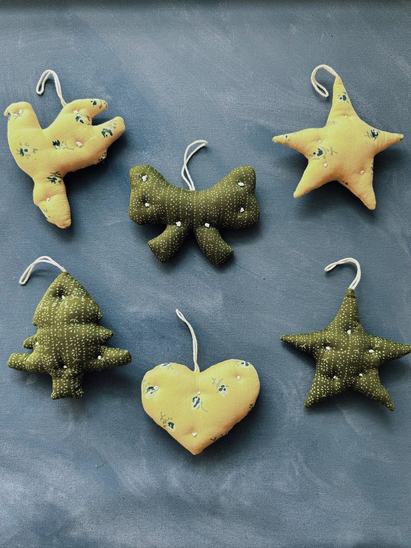 Bow Ornament, Calico Stripe Moss