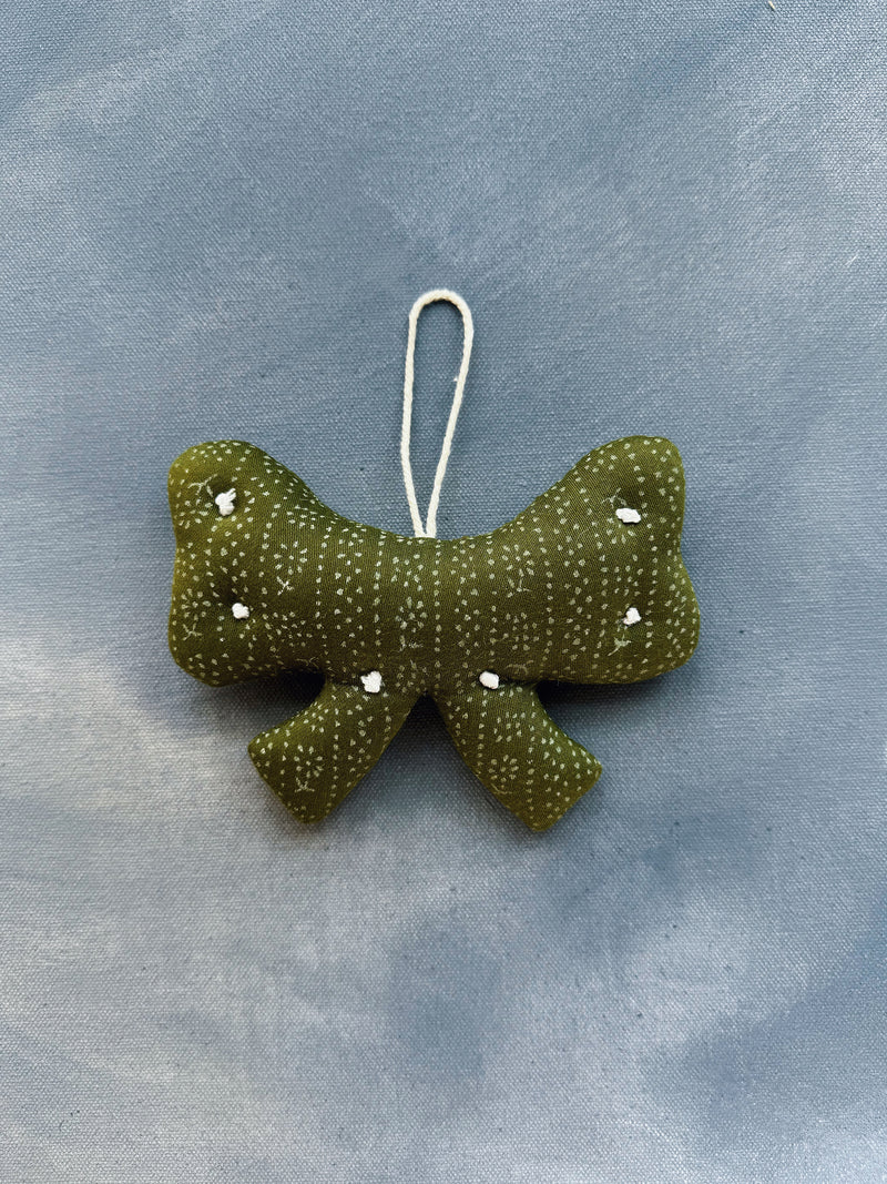 Bow Ornament, Calico Stripe Moss